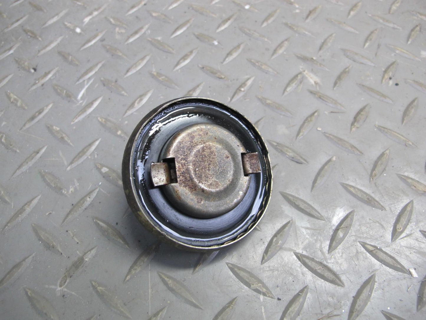 82-85 Mercedes W123 300D Diesel Sedan Fuel Tank Unit w Cap OEM