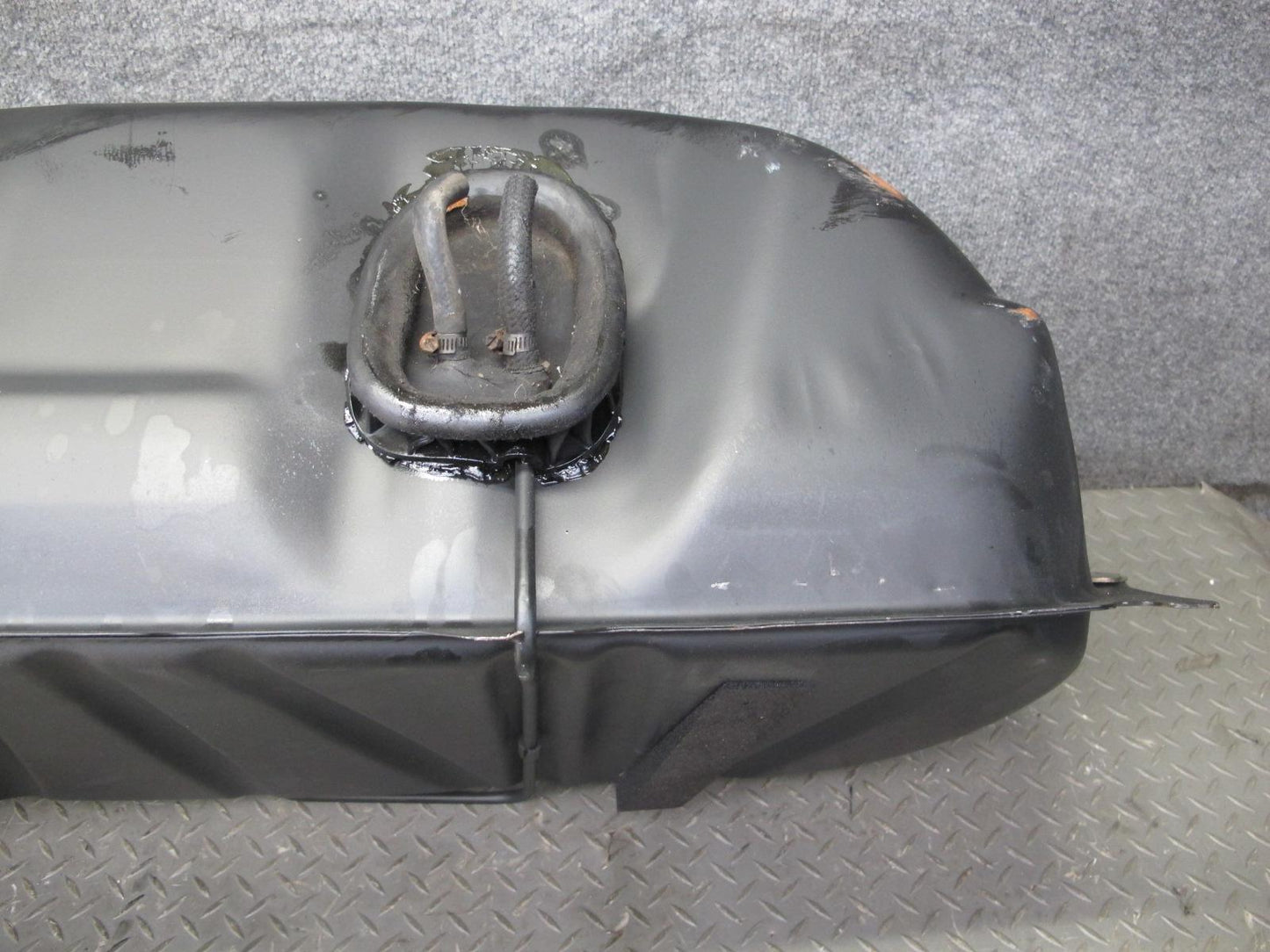 82-85 Mercedes W123 300D Diesel Sedan Fuel Tank Unit w Cap OEM