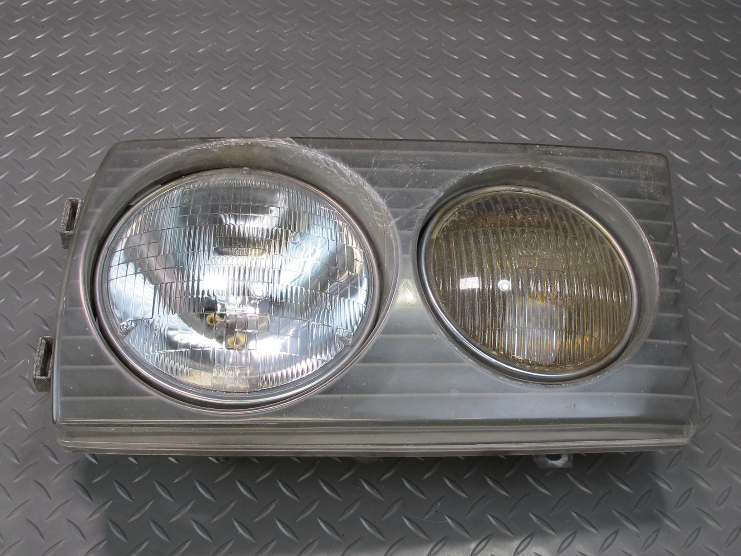 79-85 Mercedes W123 300D Front Left Halogen Headlight Lamp w Trim OEM