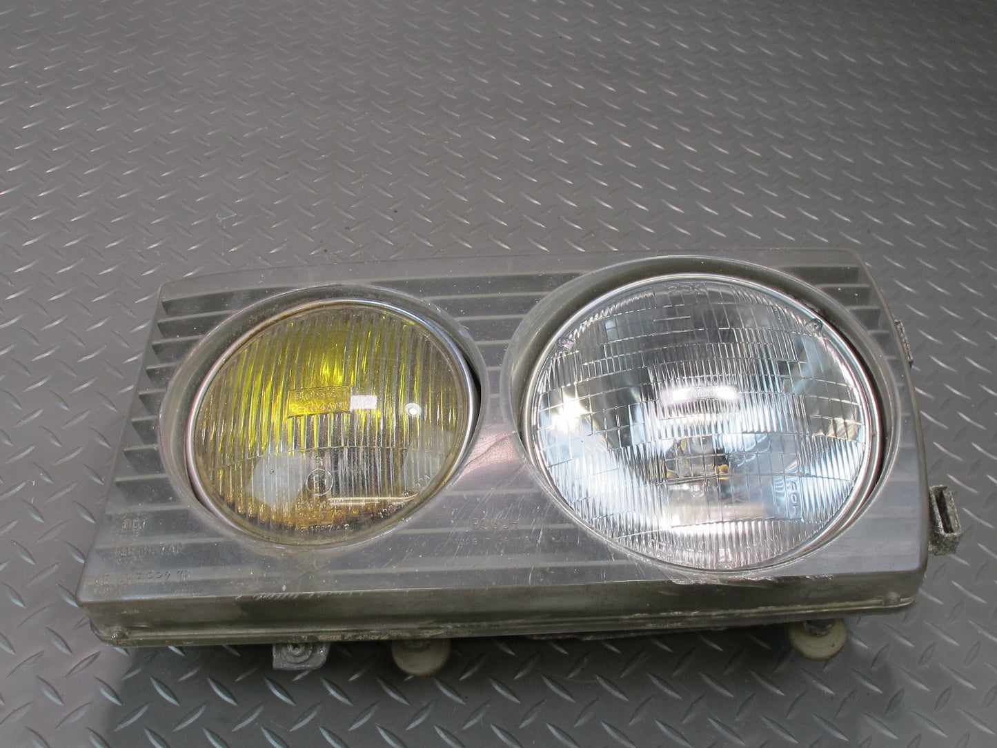 79-85 Mercedes W123 300D Front Left Halogen Headlight Lamp w Trim OEM