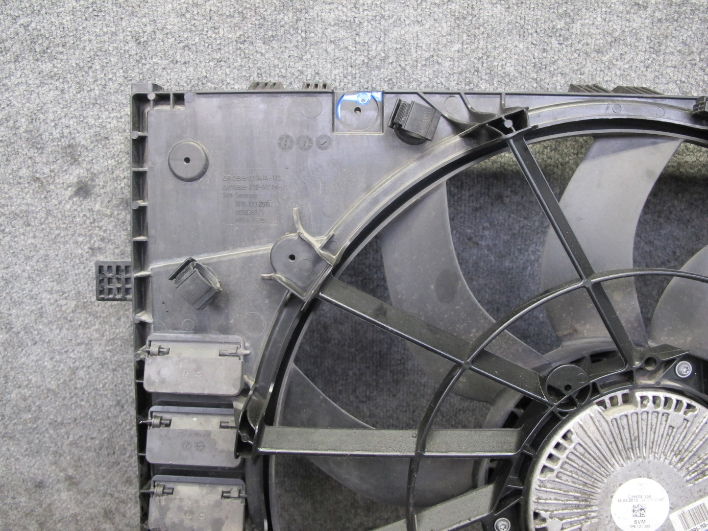 2011-2018 Porsche Cayenne S 958 4.8L Engine Cooling Fan Motor Shroud Assembly