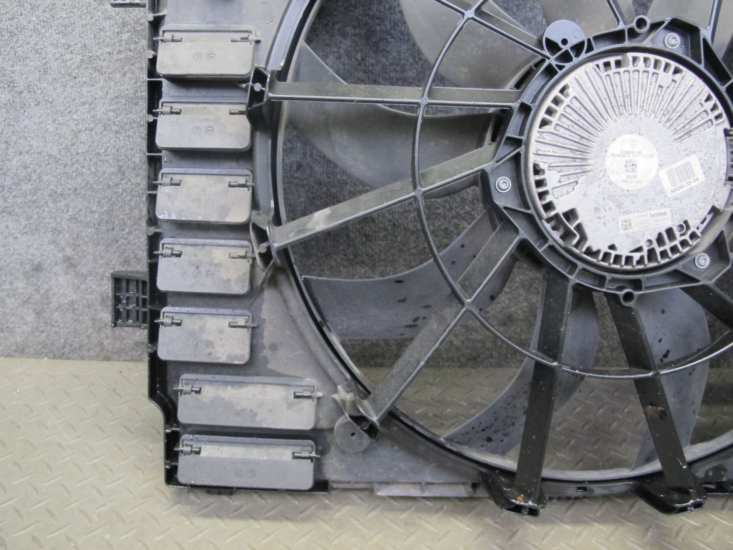 2011-2018 Porsche Cayenne S 958 4.8L Engine Cooling Fan Motor Shroud Assembly