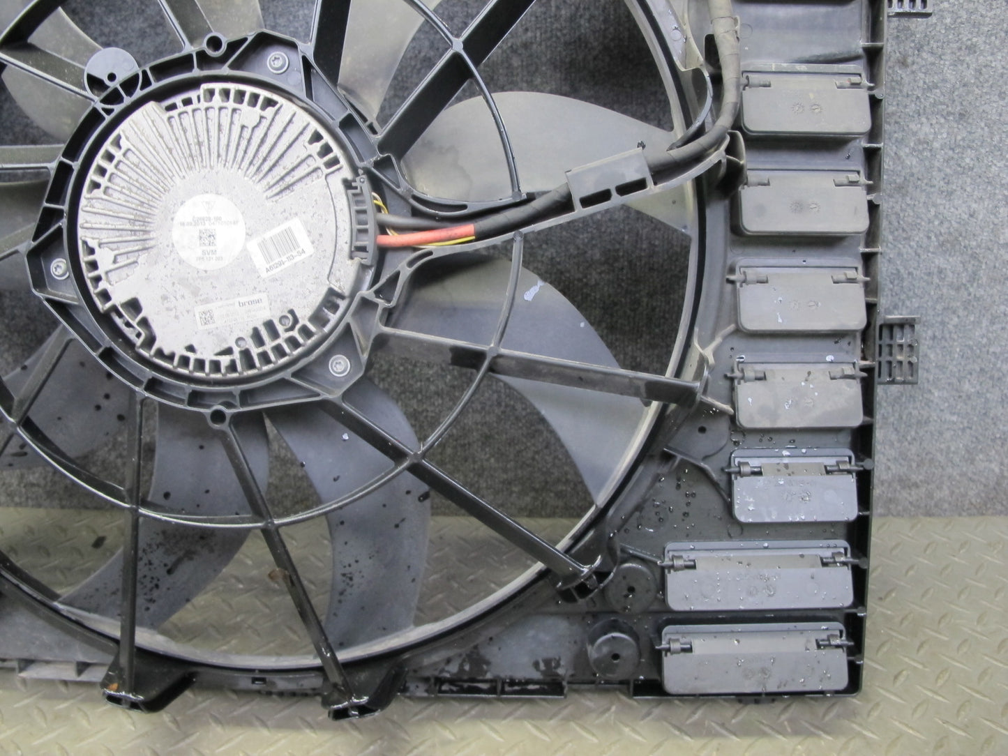 2011-2018 Porsche Cayenne S 958 4.8L Engine Cooling Fan Motor Shroud Assembly