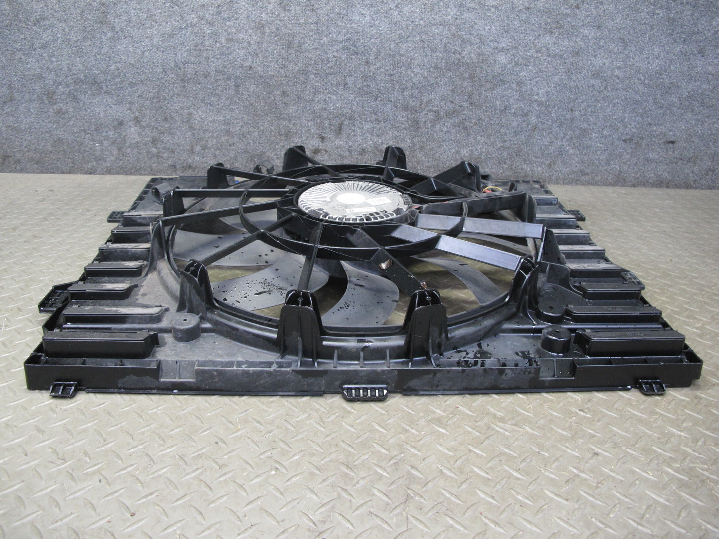 2011-2018 Porsche Cayenne S 958 4.8L Engine Cooling Fan Motor Shroud Assembly