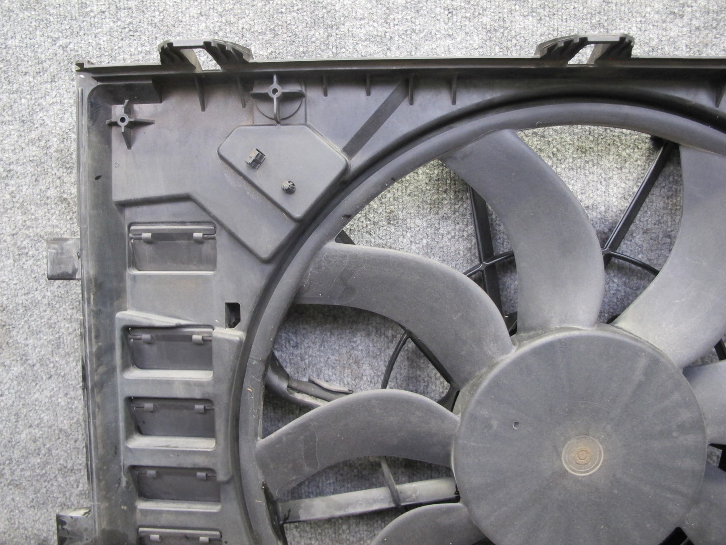 2011-2018 Porsche Cayenne S 958 4.8L Engine Cooling Fan Motor Shroud Assembly