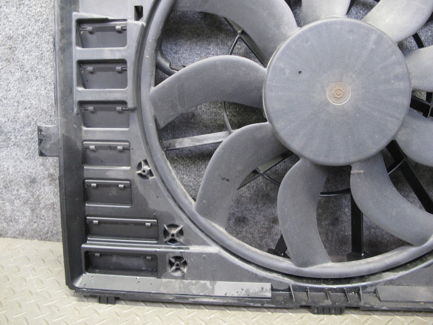 2011-2018 Porsche Cayenne S 958 4.8L Engine Cooling Fan Motor Shroud Assembly