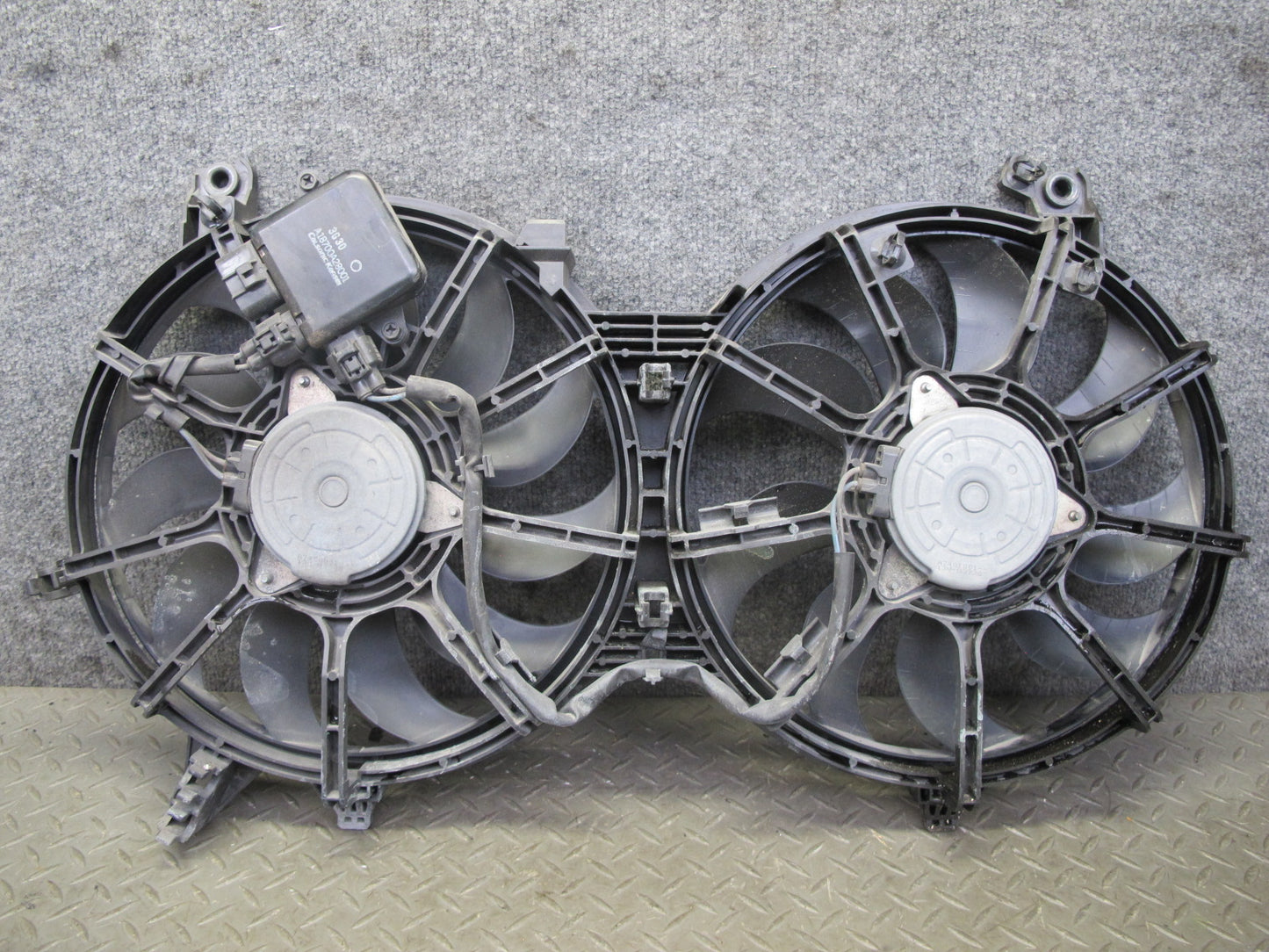 09-14 Nissan Z34 370Z M/T Engine Radiator Dual Cooling Fan & Shroud Assembly OEM