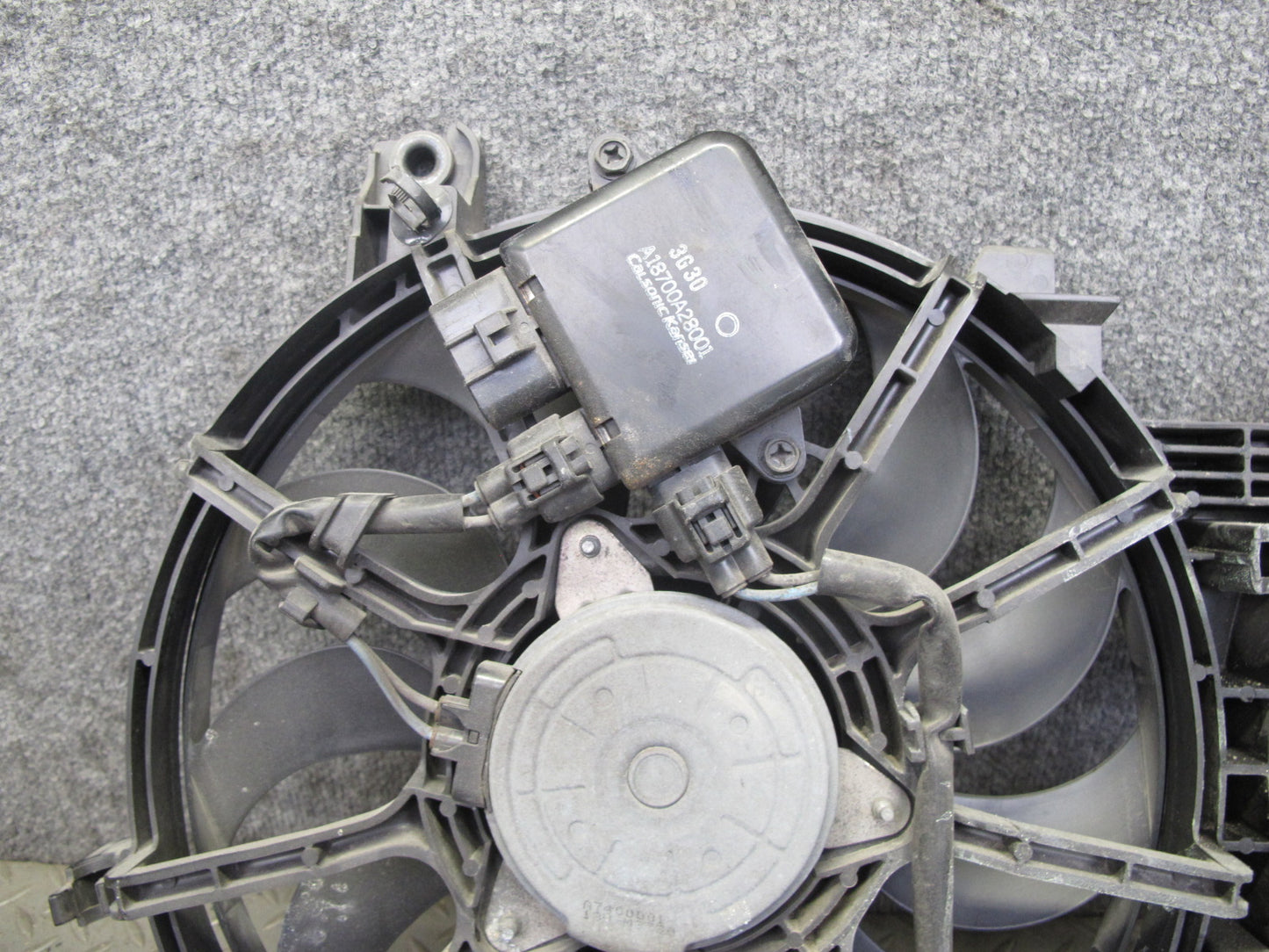 09-14 Nissan Z34 370Z M/T Engine Radiator Dual Cooling Fan & Shroud Assembly OEM