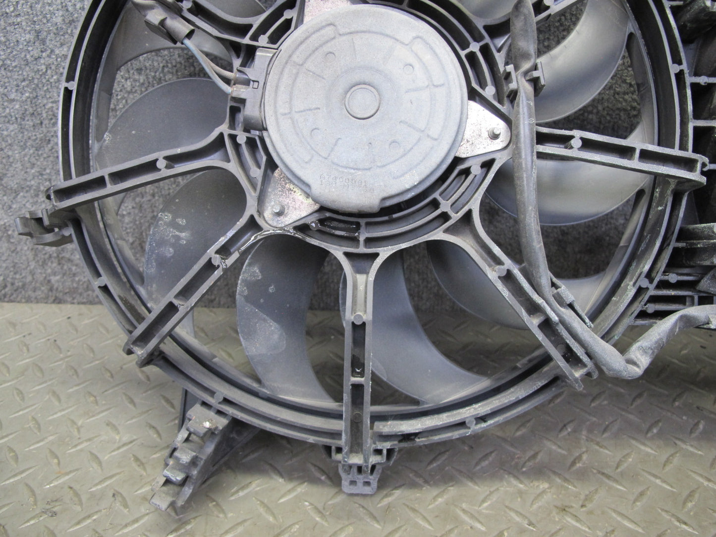 09-14 Nissan Z34 370Z M/T Engine Radiator Dual Cooling Fan & Shroud Assembly OEM