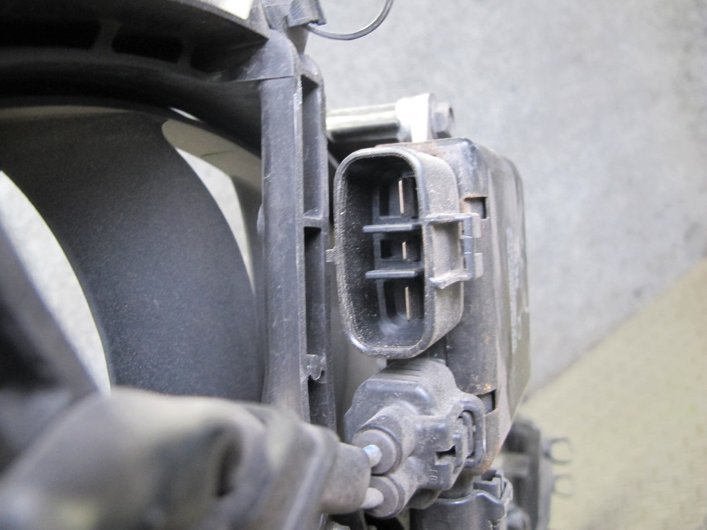 09-14 Nissan Z34 370Z M/T Engine Radiator Dual Cooling Fan & Shroud Assembly OEM