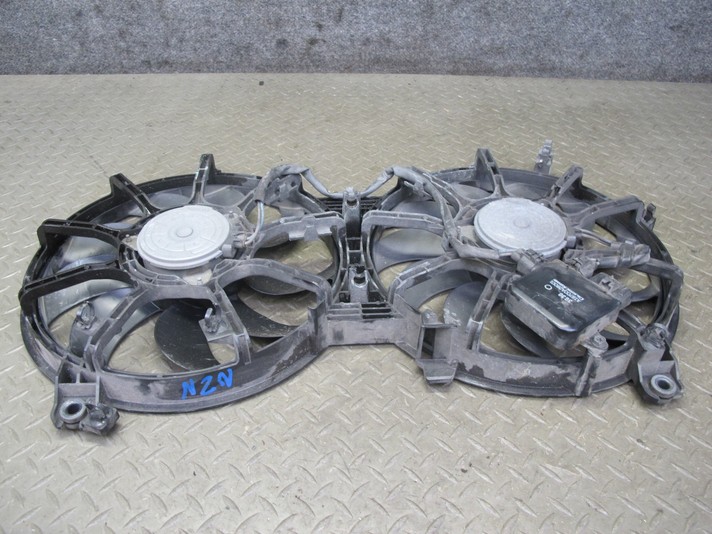 09-14 Nissan Z34 370Z M/T Engine Radiator Dual Cooling Fan & Shroud Assembly OEM