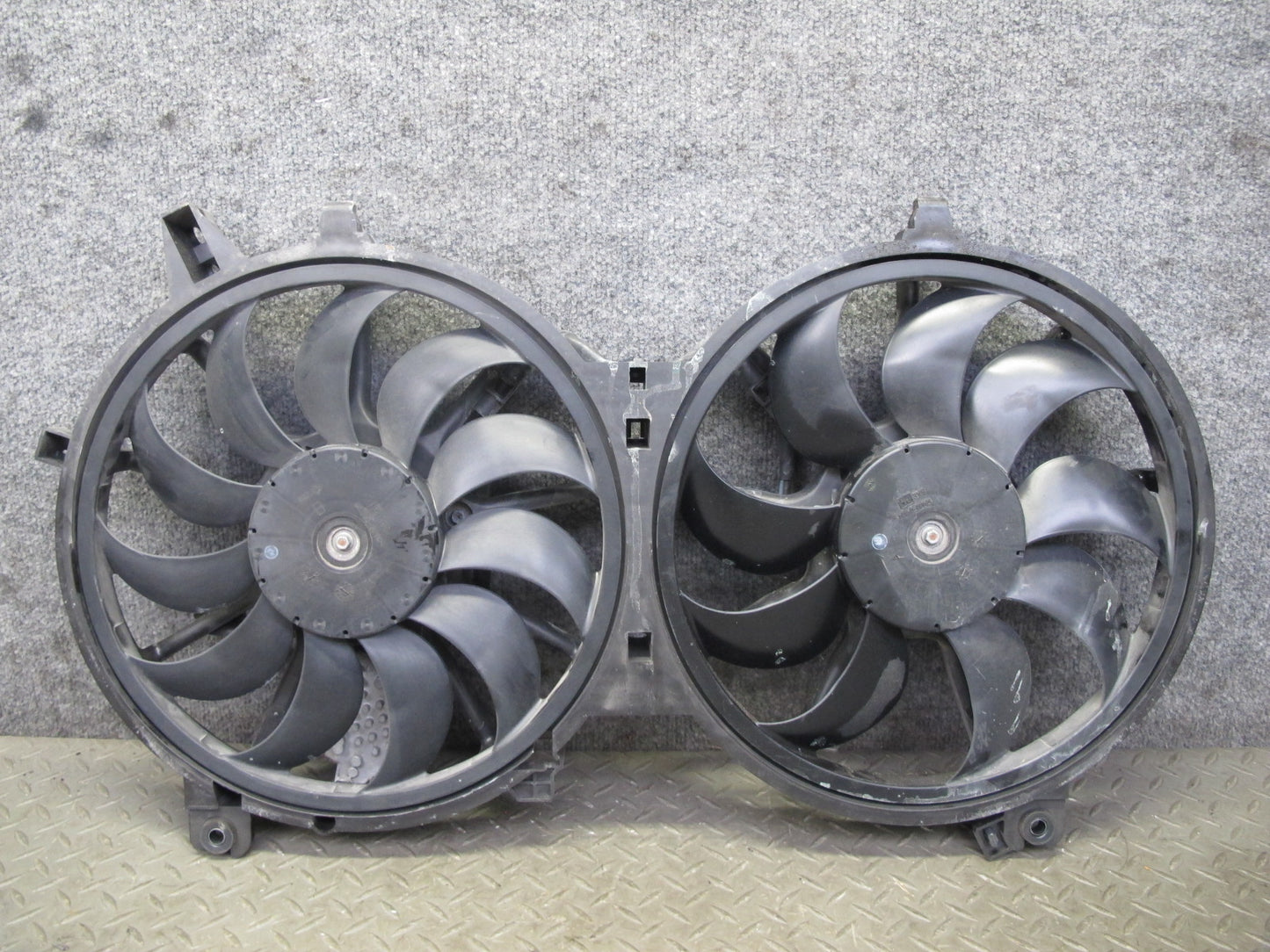 09-14 Nissan Z34 370Z M/T Engine Radiator Dual Cooling Fan & Shroud Assembly OEM