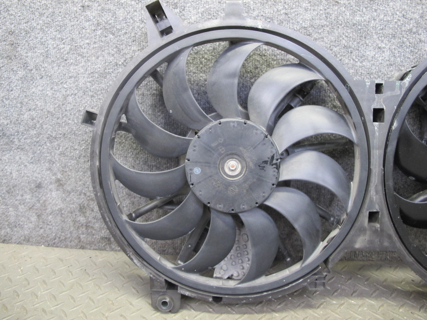 09-14 Nissan Z34 370Z M/T Engine Radiator Dual Cooling Fan & Shroud Assembly OEM