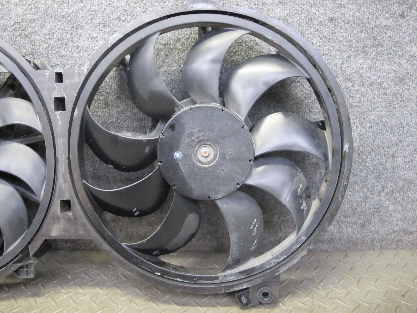 09-14 Nissan Z34 370Z M/T Engine Radiator Dual Cooling Fan & Shroud Assembly OEM