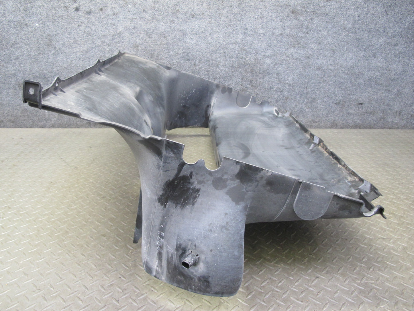 2011-2014 Porsche Cayenne S 958 Engine Radiator Plastic Air Intake Duct