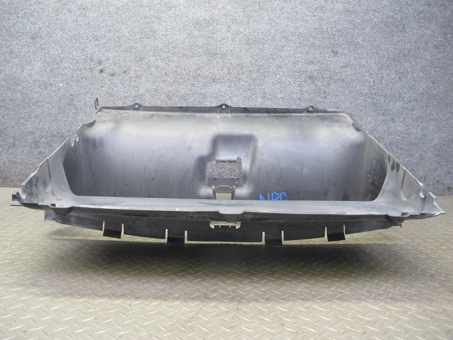 2011-2014 Porsche Cayenne S 958 Engine Radiator Plastic Air Intake Duct