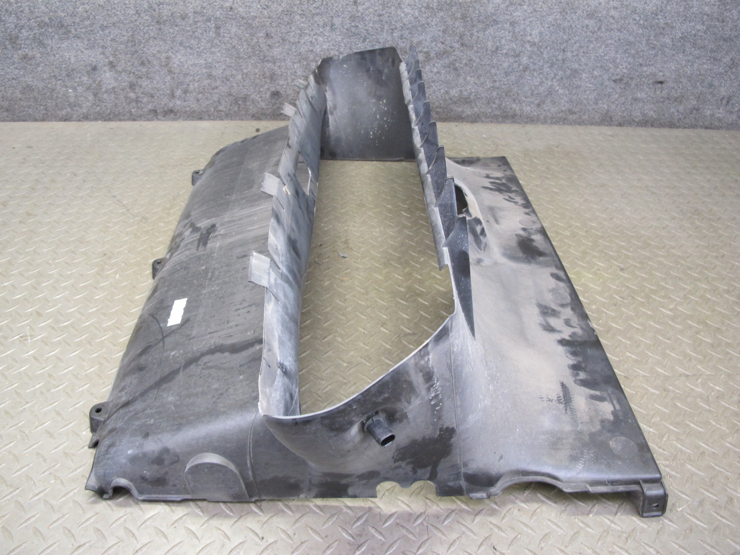 2011-2014 Porsche Cayenne S 958 Engine Radiator Plastic Air Intake Duct