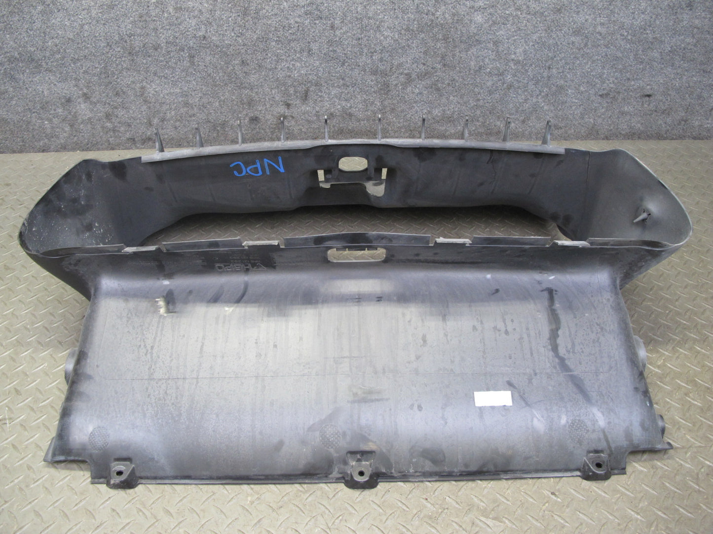 2011-2014 Porsche Cayenne S 958 Engine Radiator Plastic Air Intake Duct