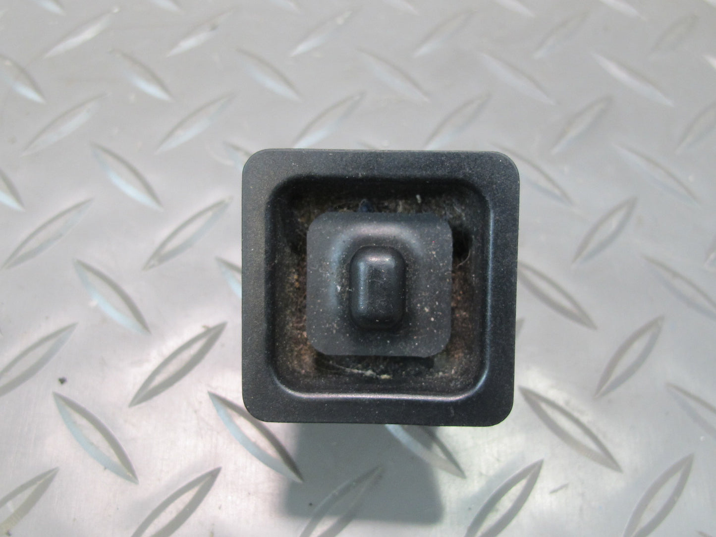 77-85 Mercedes 300D W123 Mirror Hazard Window Defrost Light ANT Switch Set OEM