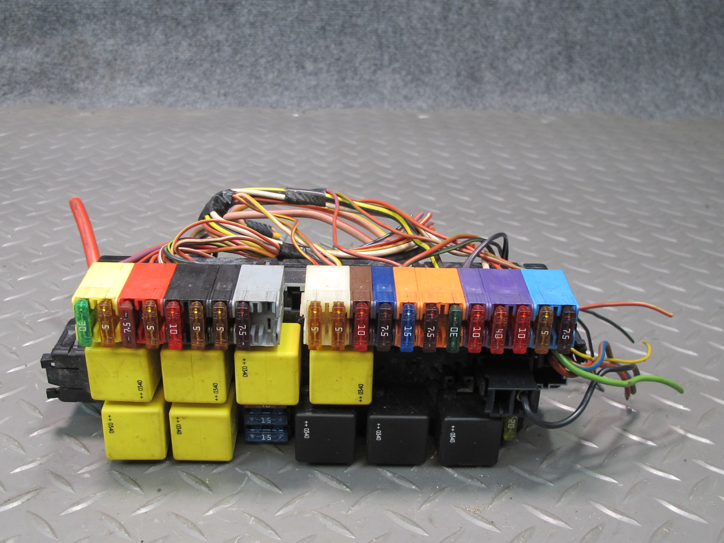 03-12 Mercedes R230 Sl-class Front Left SAM Fuse Relay Box Module 2305450832 OEM