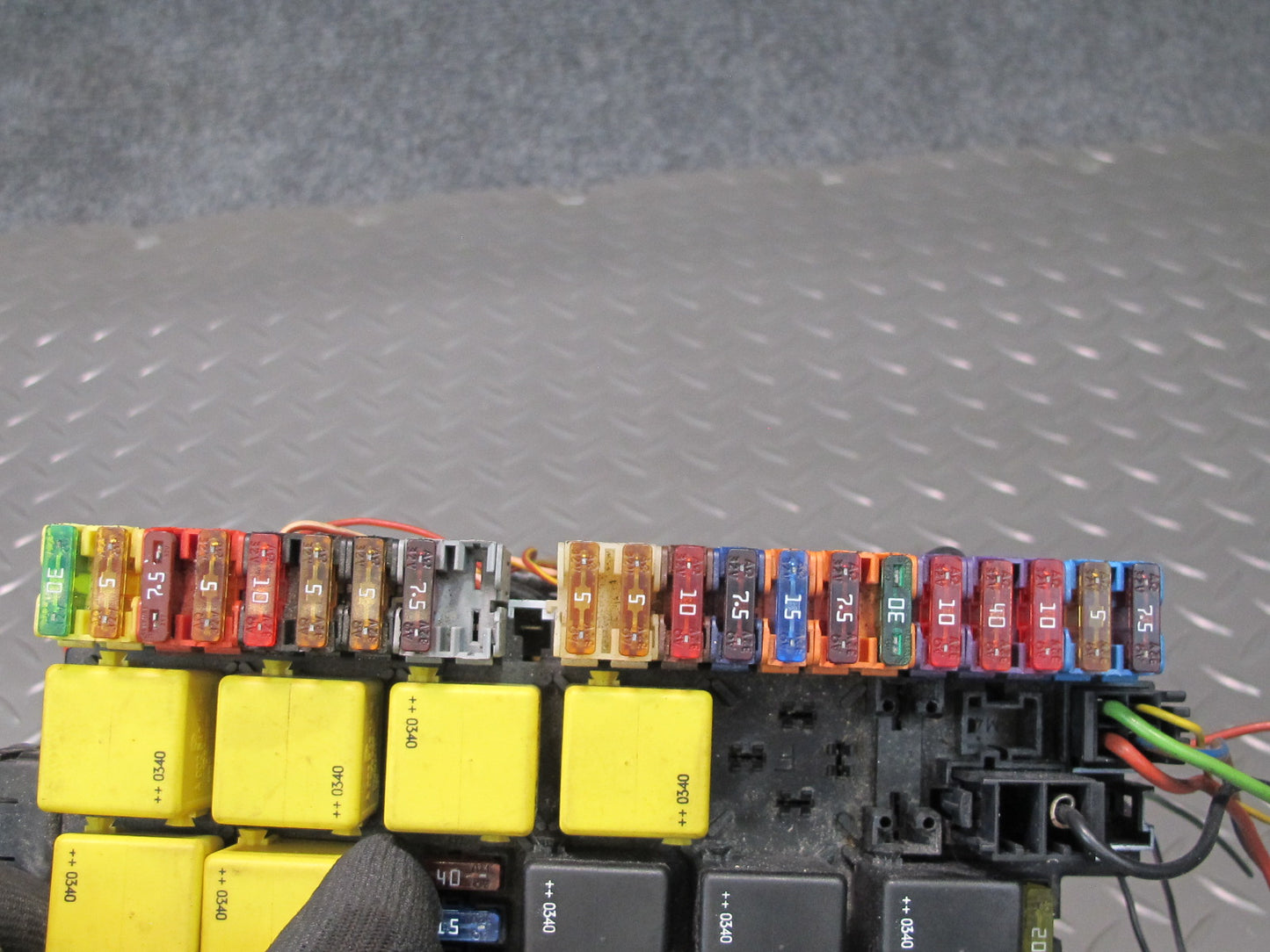 03-12 Mercedes R230 Sl-class Front Left SAM Fuse Relay Box Module 2305450832 OEM