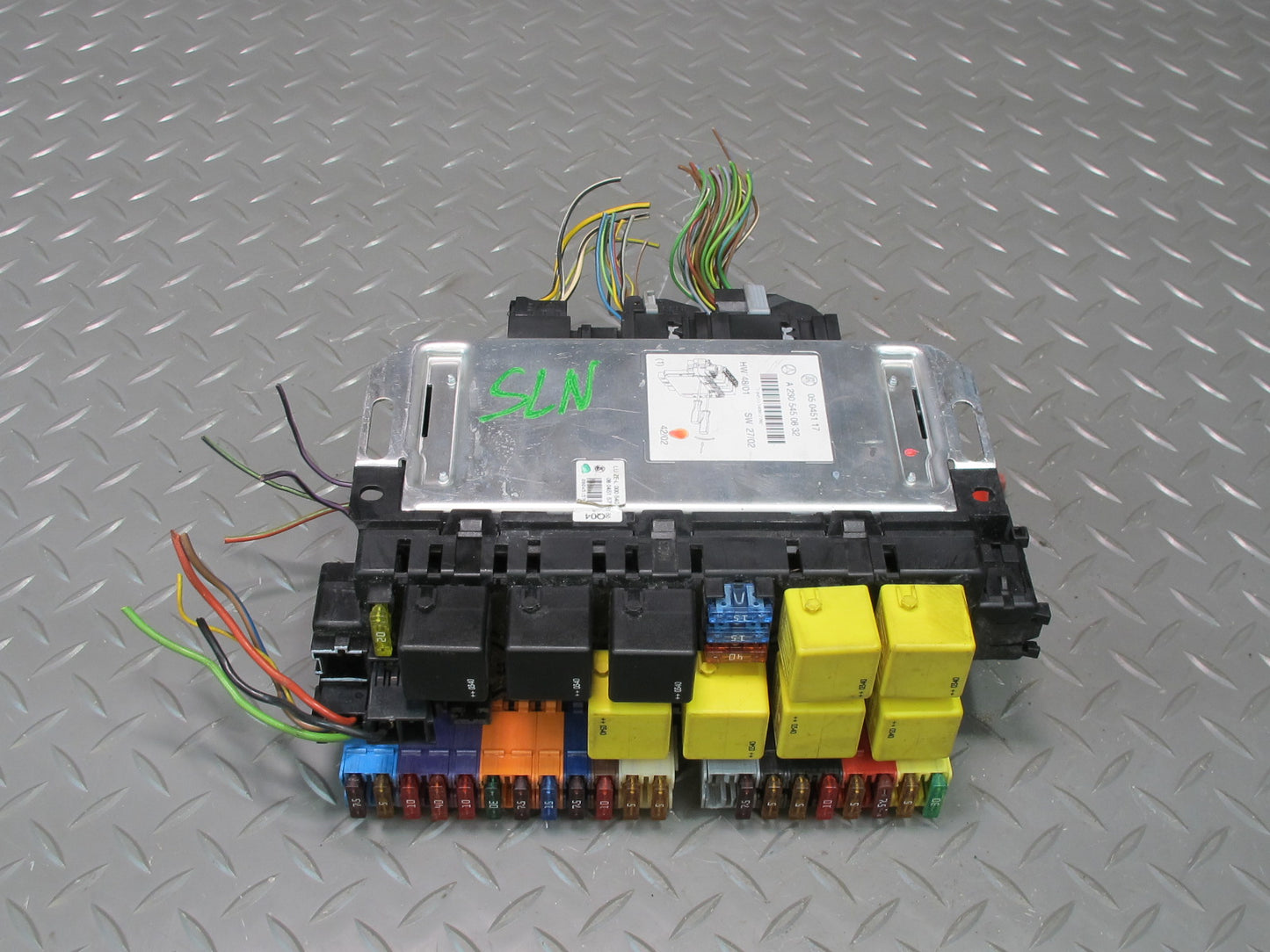 03-12 Mercedes R230 Sl-class Front Left SAM Fuse Relay Box Module 2305450832 OEM