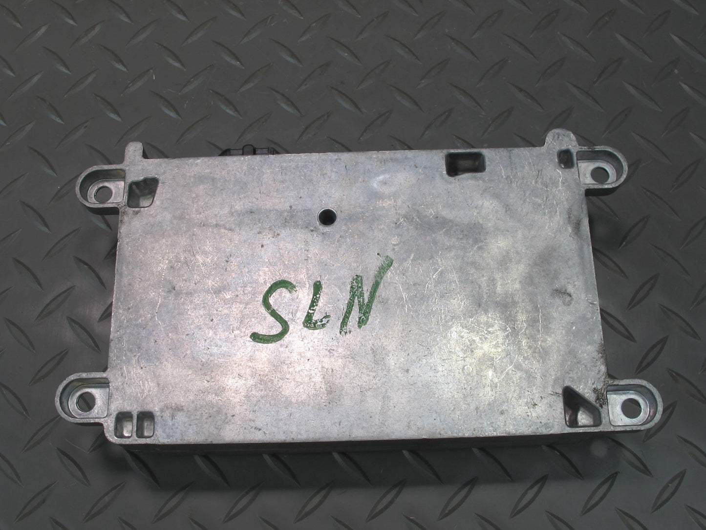 03-06 Mercedes R230 Sl-class Voice Command Control Module 2038204085 OEM