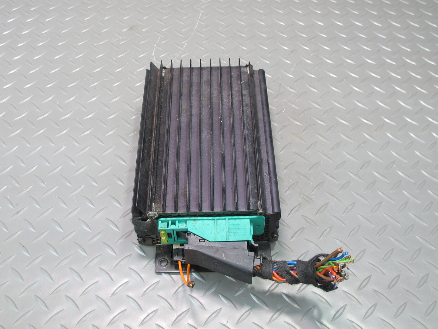 03-04 Mercedes R230 Sl-class Bose Audio Radio Amplifier AMP 2308200189 OEM