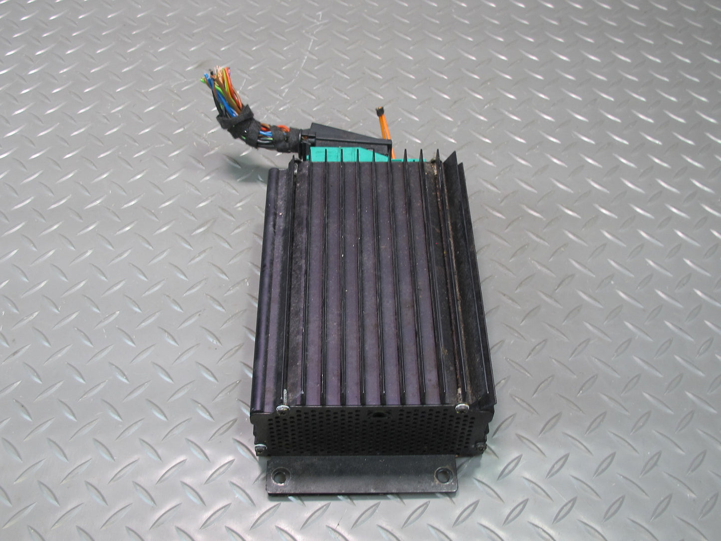 03-04 Mercedes R230 Sl-class Bose Audio Radio Amplifier AMP 2308200189 OEM