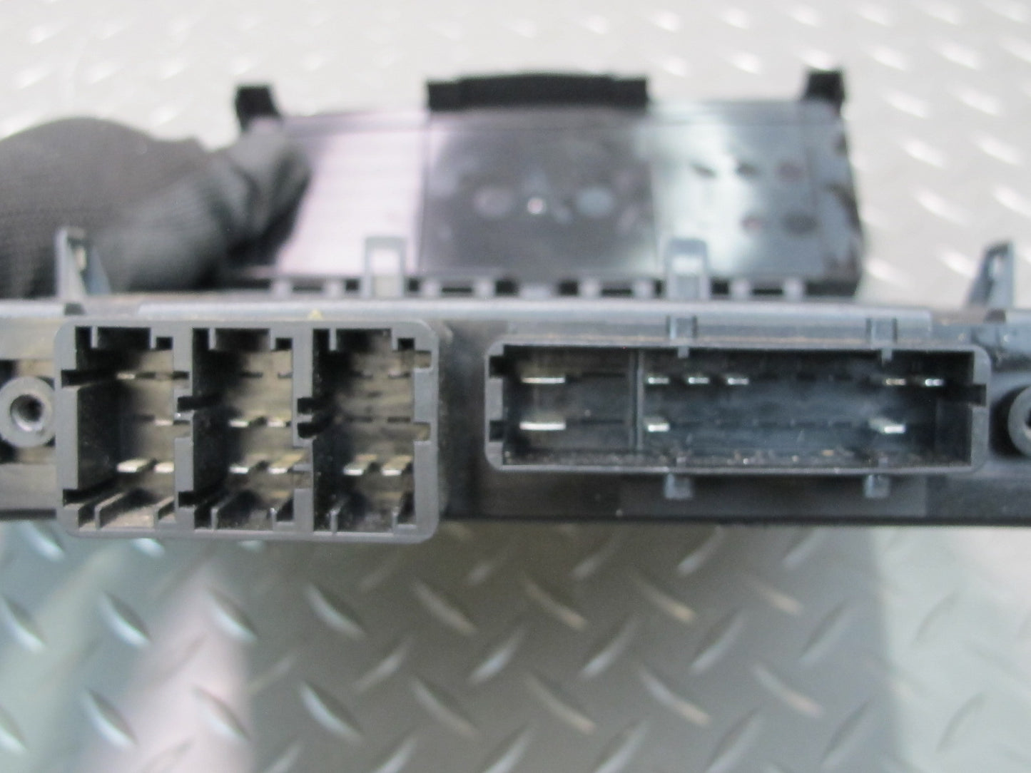 03-06 Mercedes R230 Sl-class Front Left Seat Control Module 2308204326 OEM