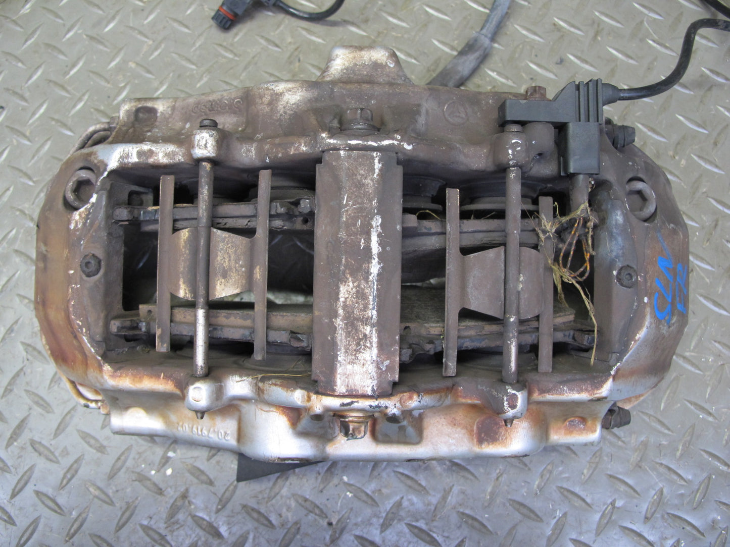 03-06 Mercedes R230 SL600 Set of 2 Front Left & Right Brembo Brake Caliper OEM