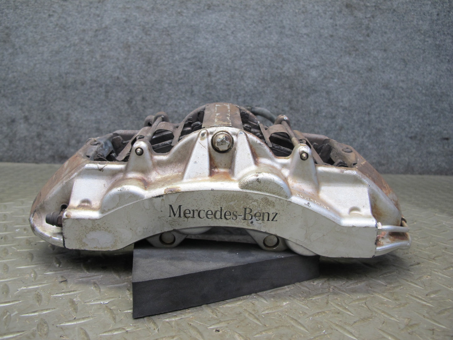 03-06 Mercedes R230 SL600 Set of 2 Front Left & Right Brembo Brake Caliper OEM