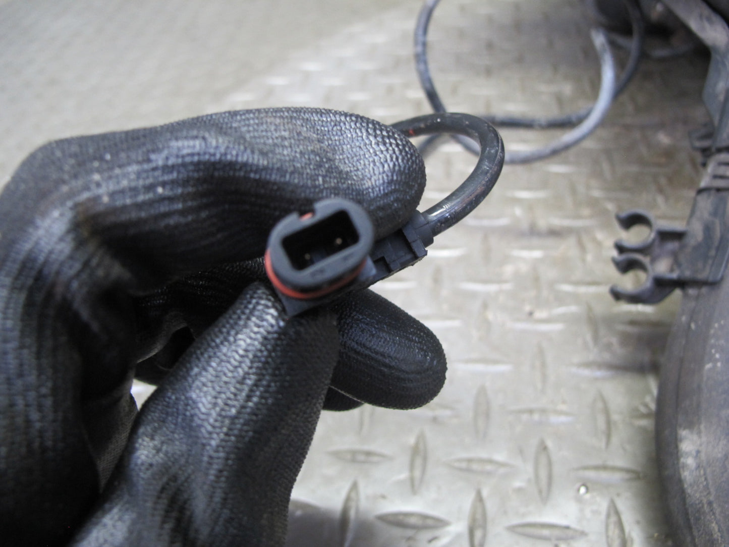 03-08 Mercedes R230 SL600 Front Right Spindle Knuckle Wheel Hub Bearing OEM