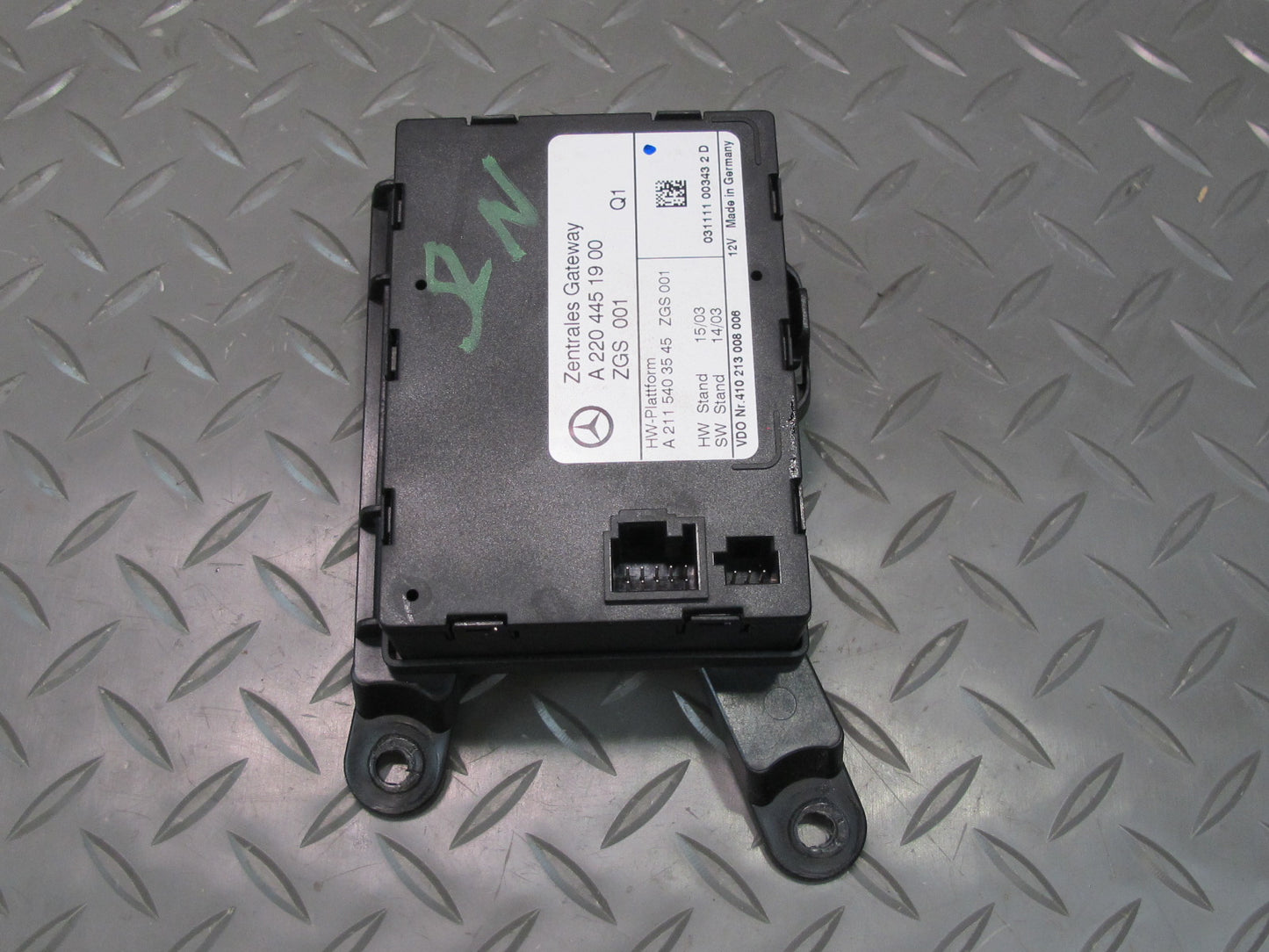 03-06 Mercedes R230 Sl-class Gateway Control Module 2204451900 OEM