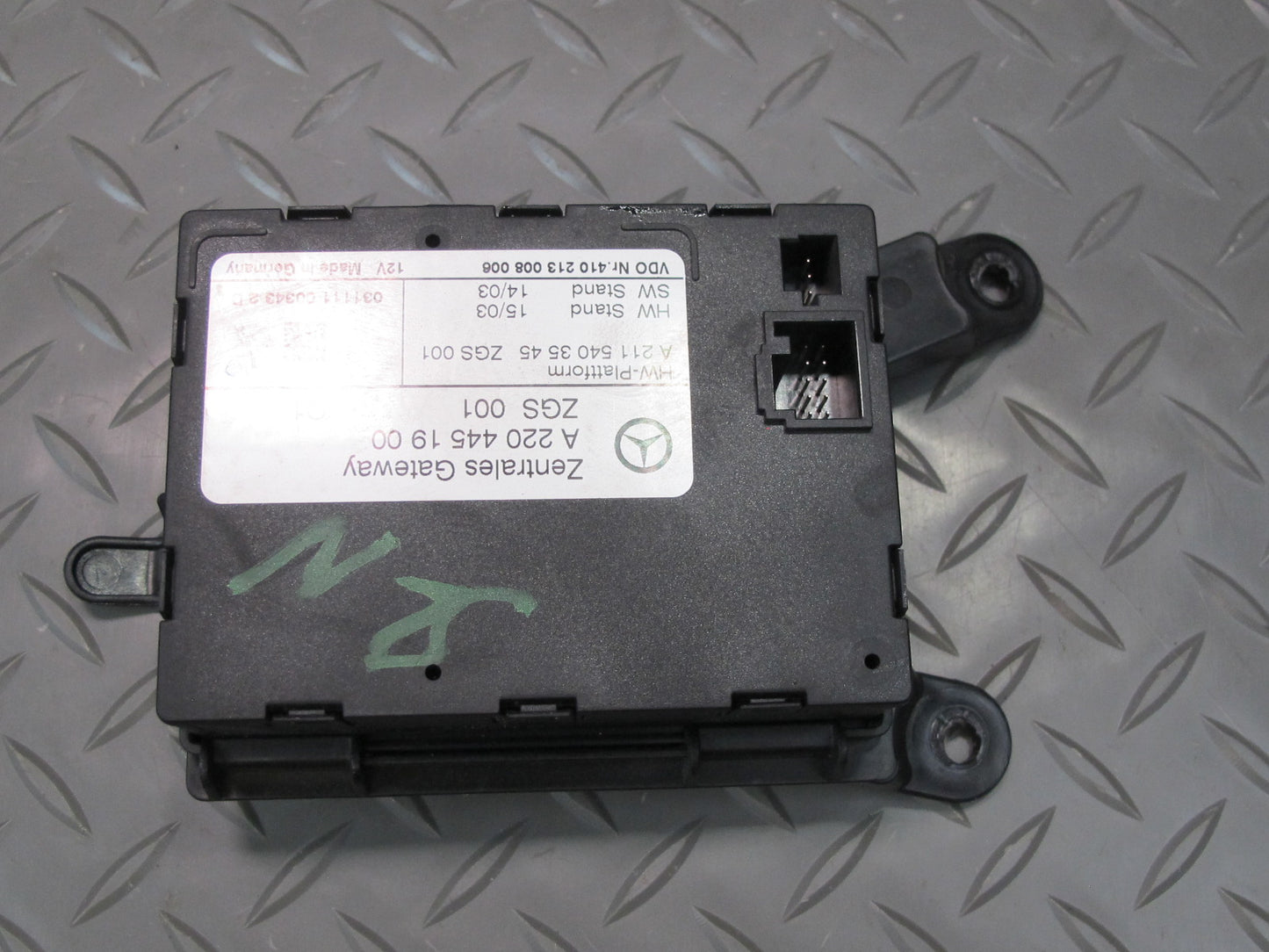 03-06 Mercedes R230 Sl-class Gateway Control Module 2204451900 OEM