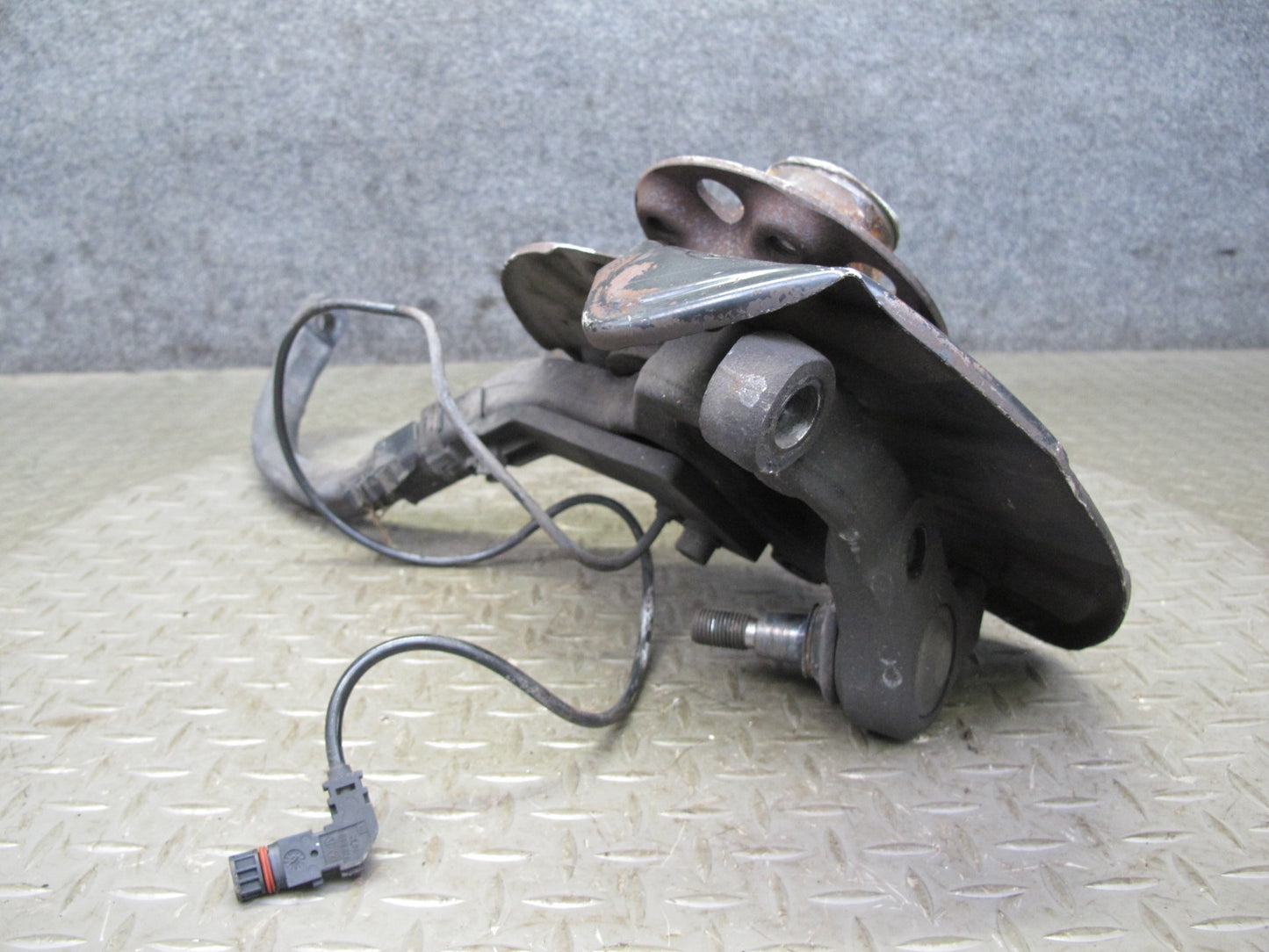 03-08 Mercedes R230 SL600 Front Left Spindle Knuckle Wheel Hub Bearing OEM