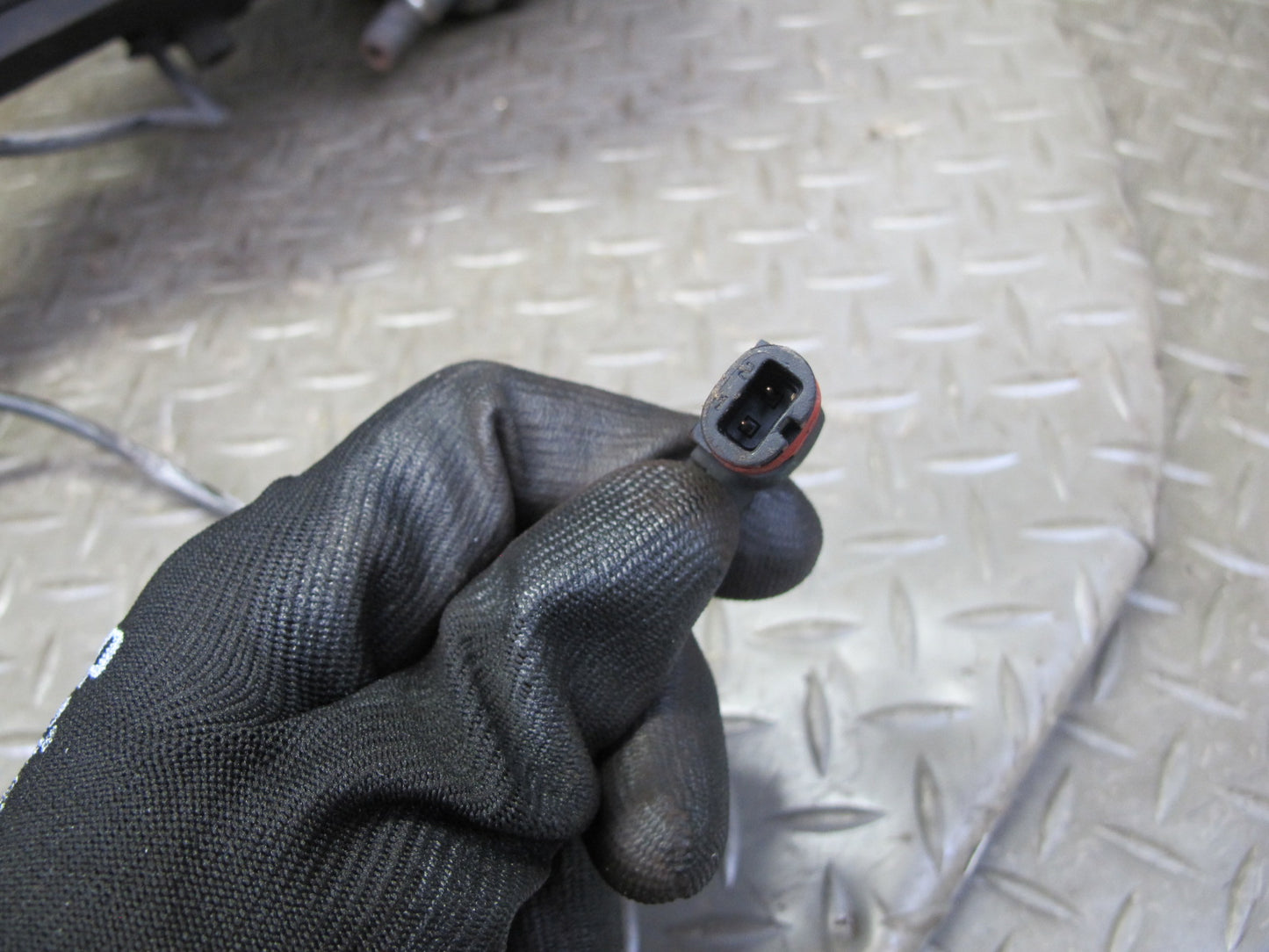 03-08 Mercedes R230 SL600 Front Left Spindle Knuckle Wheel Hub Bearing OEM