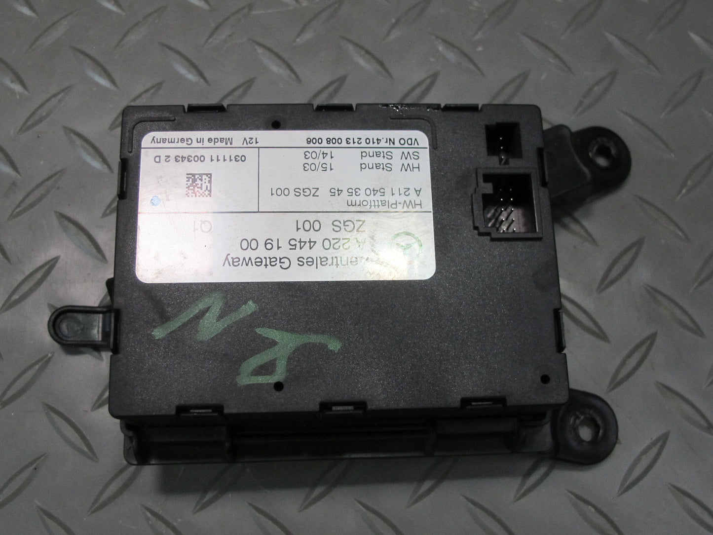 03-06 Mercedes R230 Sl-class Gateway Control Module 2204451900 OEM