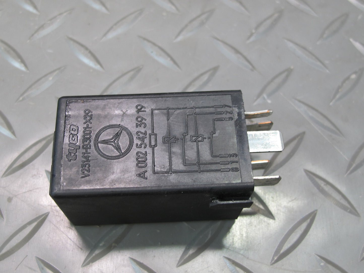 03-08 Mercedes R230 Sl-class Trunk Lid Boot Transmitter Relay 0025423919 OEM