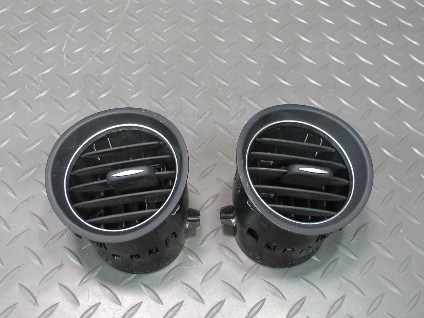 03-06 Mercedes R230 Sl-class Set of 2 Dash Front A/C Air Vent Grille OEM