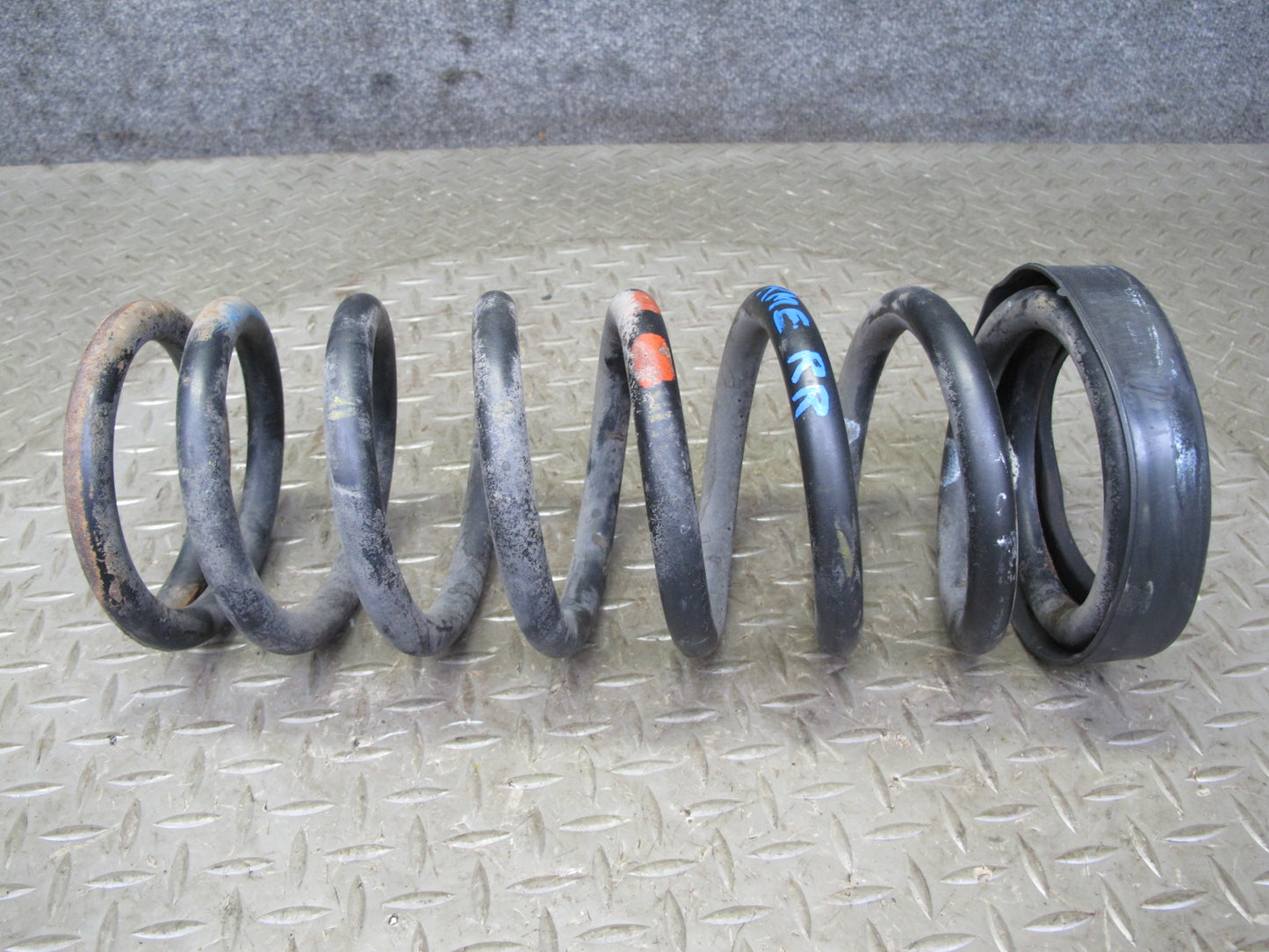 77-85 Mercedes W123 300D Sedan Rear Left & Right Suspension Coil Spring Set OEM