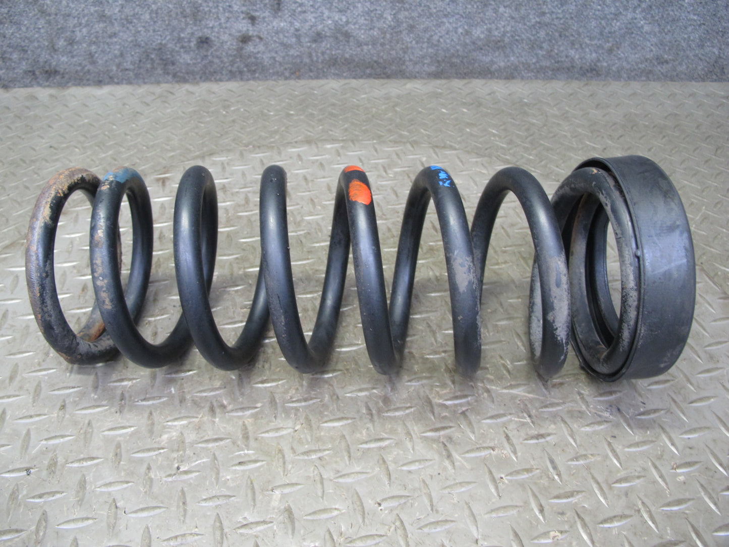 77-85 Mercedes W123 300D Sedan Rear Left & Right Suspension Coil Spring Set OEM