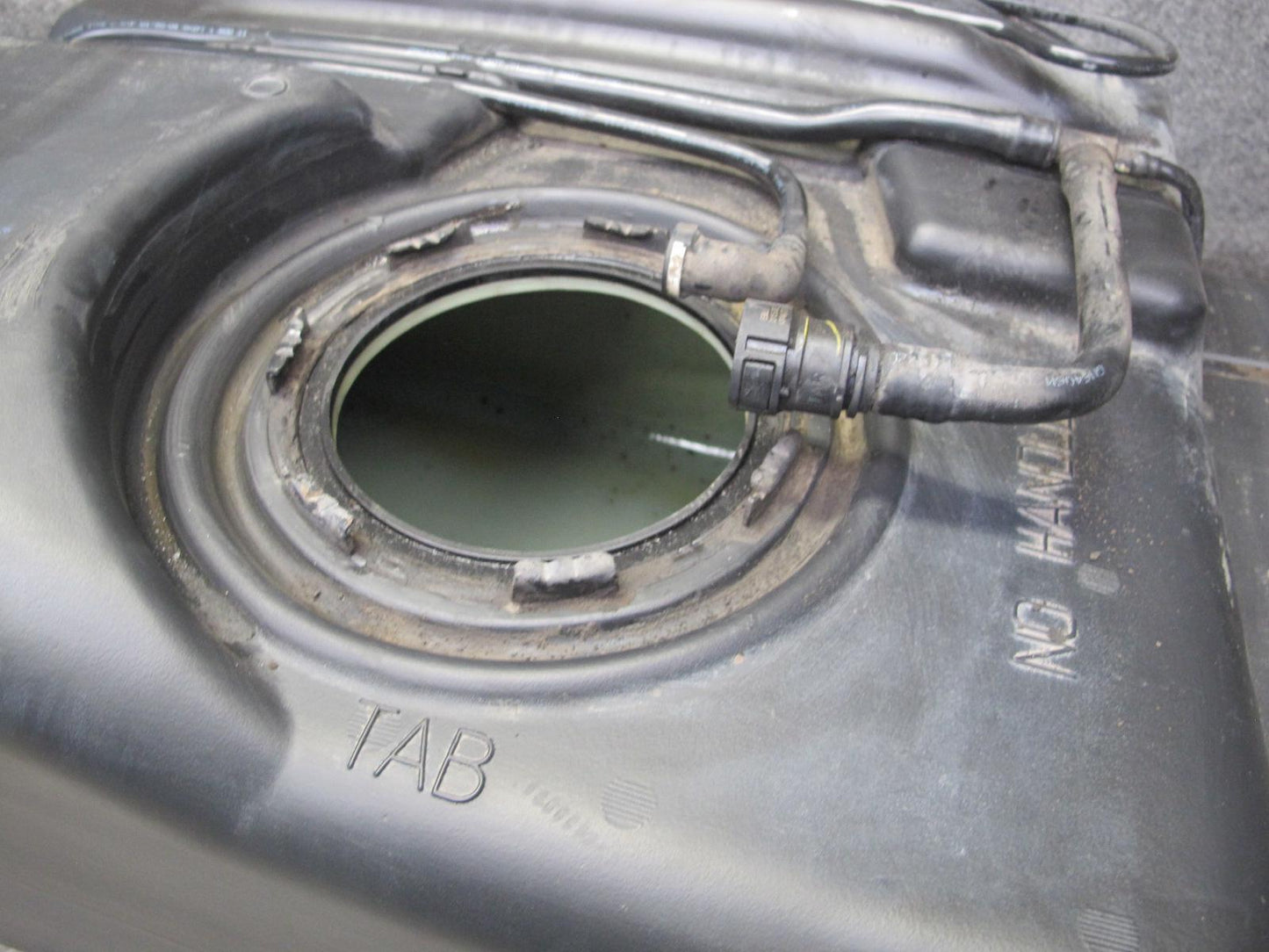 2004-2007 Hummer H2 6.0L Gas Fuel Tank Unit