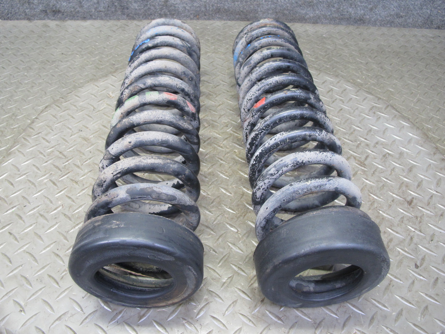 77-85 Mercedes W123 300D Set of 2 Front Left & Right Suspension Coil Spring OEM