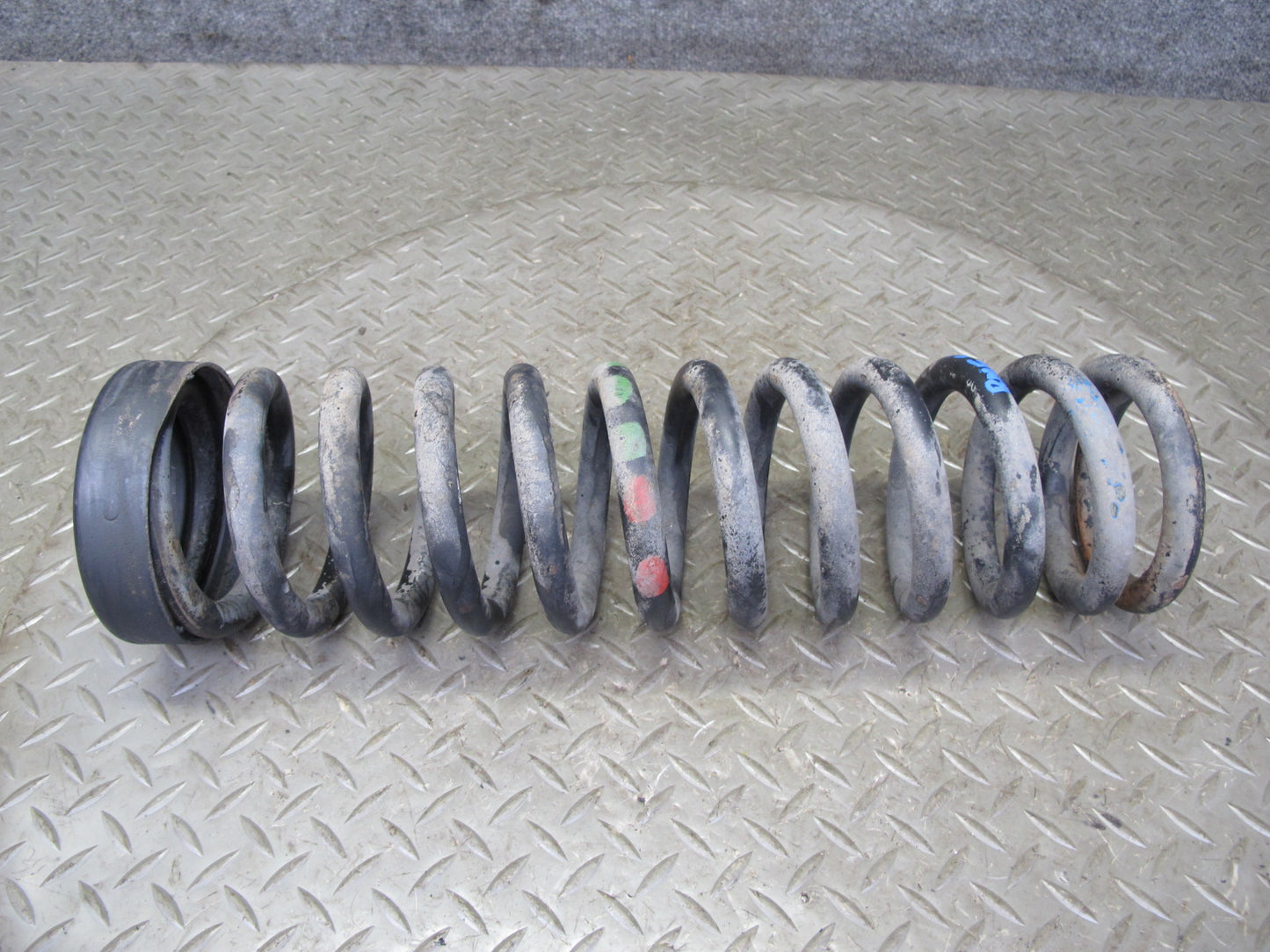 77-85 Mercedes W123 300D Set of 2 Front Left & Right Suspension Coil Spring OEM