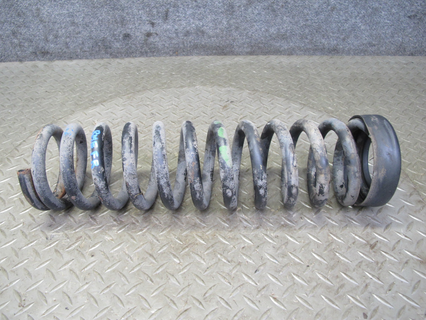 77-85 Mercedes W123 300D Set of 2 Front Left & Right Suspension Coil Spring OEM