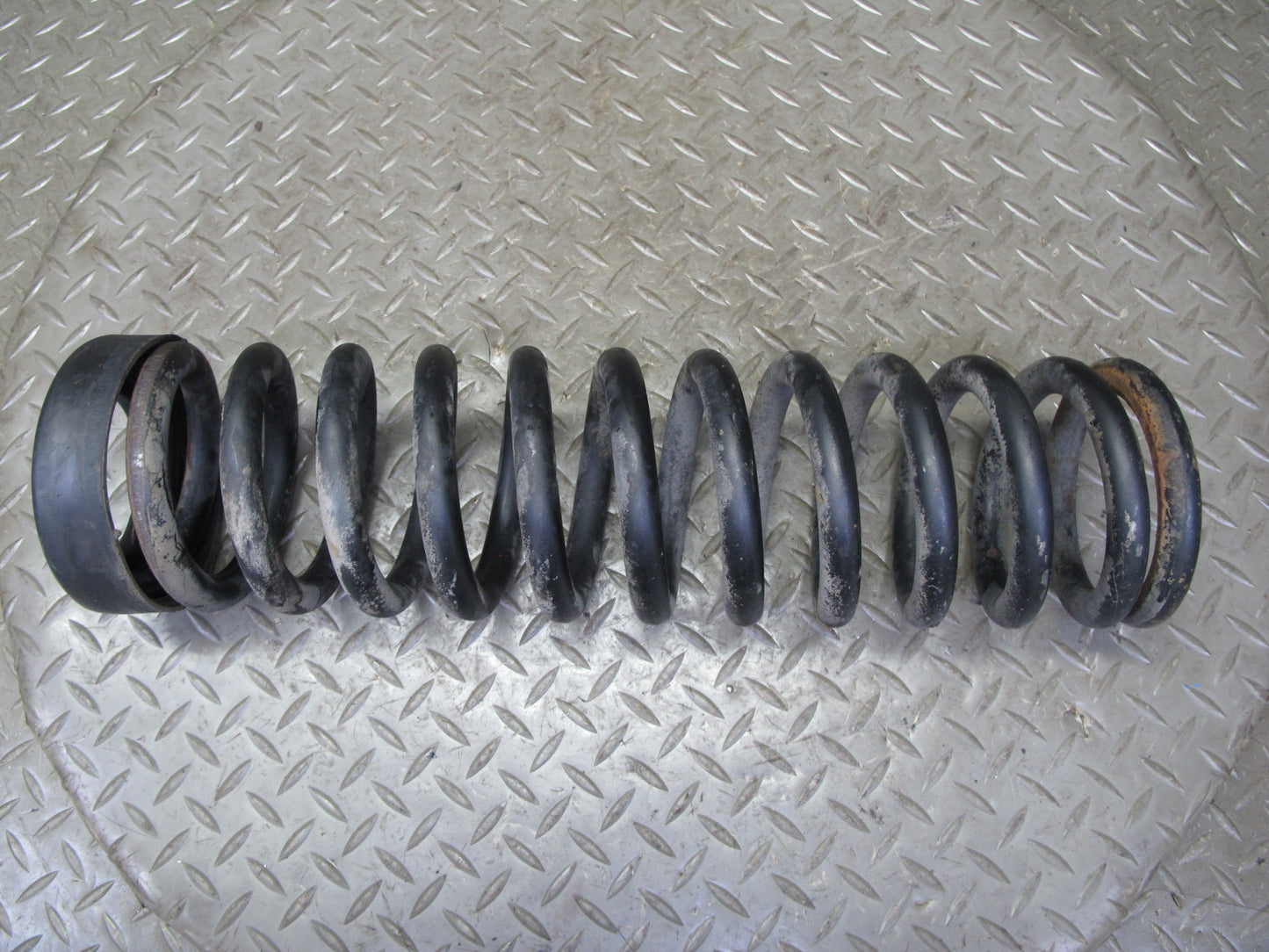 77-85 Mercedes W123 300D Set of 2 Front Left & Right Suspension Coil Spring OEM