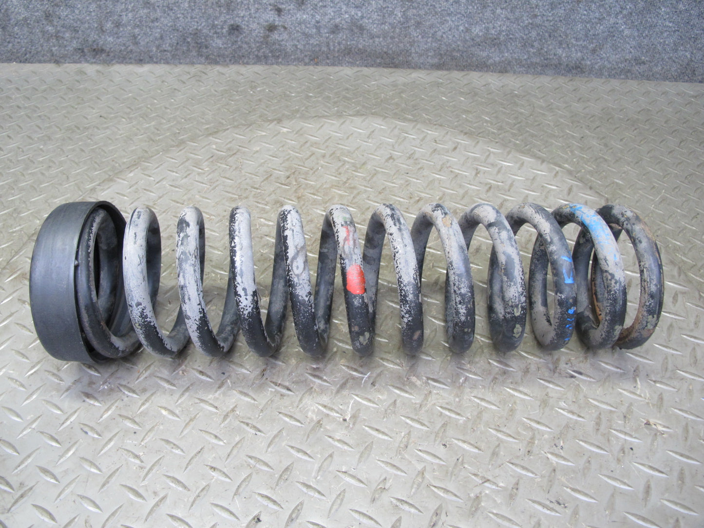 77-85 Mercedes W123 300D Set of 2 Front Left & Right Suspension Coil Spring OEM