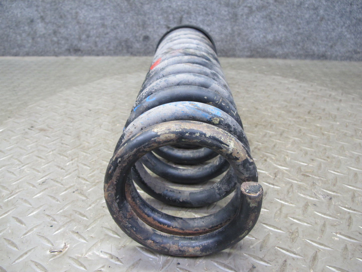 77-85 Mercedes W123 300D Set of 2 Front Left & Right Suspension Coil Spring OEM