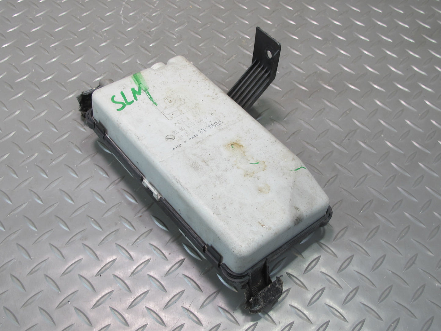 03-06 Mercedes R230 Sl-class Seat Vacuum Pump Reservoir Tank 2208050119 OEM